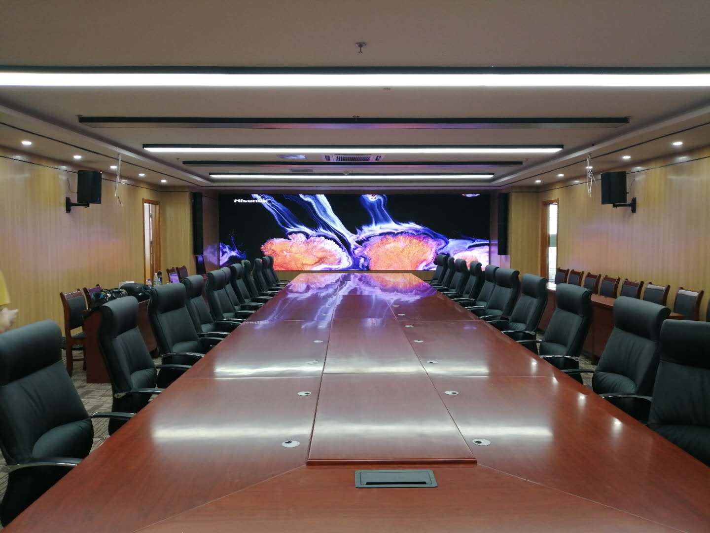 濰坊某事業(yè)單位音、視頻會(huì)議集成項(xiàng)目完工，會(huì)議辦公、音響系統(tǒng)、1.2小間距顯示系統(tǒng)完美融合